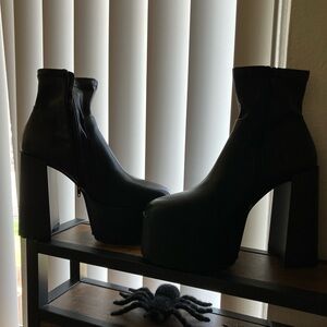 Black 5.8inch platform boots. Sexy ankle fitting going out boots.